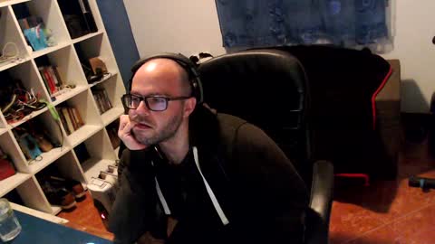 ravingr3d3 online show from December 5, 10:34 pm