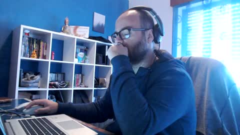 ravingr3d3 online show from December 16, 9:03 am