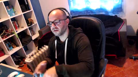 ravingr3d3 online show from December 5, 9:17 am