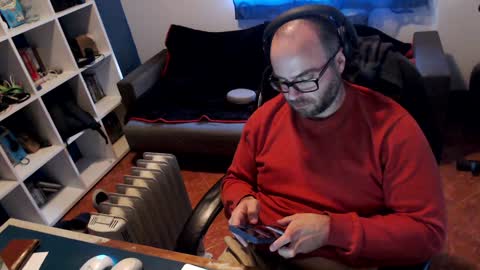 ravingr3d3 online show from December 12, 4:10 pm
