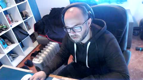 ravingr3d3 online show from December 13, 9:04 am