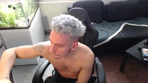 Rayzel online show from January 11, 2:10 pm