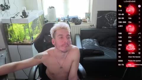 Rayzel online show from March 18, 3:26 pm