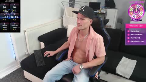 Snapshot of reallyman7 chatting on February 18, 8:26 pm Ask me online show from February 18, 8:26 pm