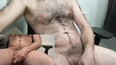 Snapshot of reddbear89 chatting on December 16, 12:16 pm hornyslutbear online show from December 16, 12:16 pm