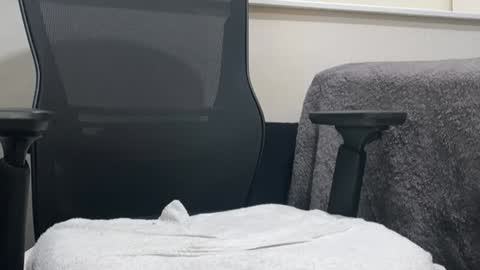 Snapshot of reddbear89 chatting on January 18, 7:58 pm hornyslutbear online show from January 18, 7:58 pm