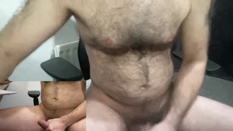 Snapshot of reddbear89 chatting on December 13, 9:52 pm hornyslutbear online show from December 13, 9:52 pm