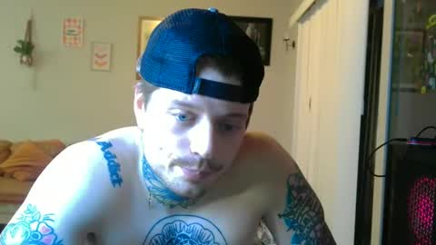 Snapshot of redinthebed chatting on October 5, 3:10 am InkedGinger online show from October 5, 3:10 am