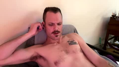 Snapshot of reed_thomas chatting on January 17, 1:47 am Reed Thomas online show from January 17, 1:47 am