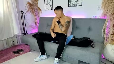 reymasterhot online show from December 20, 9:22 pm