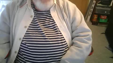 Snapshot of rndmronnie chatting on February 4, 9:10 pm Ron Rodan online show from February 4, 9:10 pm