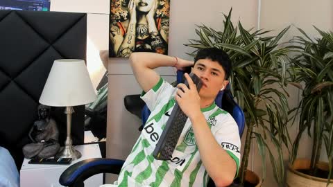 Roan Birkin online show from April 6, 9:04 pm