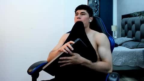 Roan Birkin online show from December 17, 10:49 pm