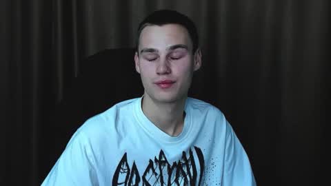 robert10211 online show from September 17, 7:37 pm