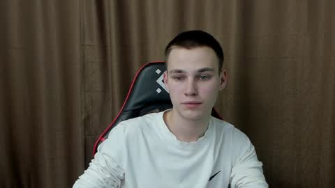 robert10211 online show from December 5, 7:51 pm