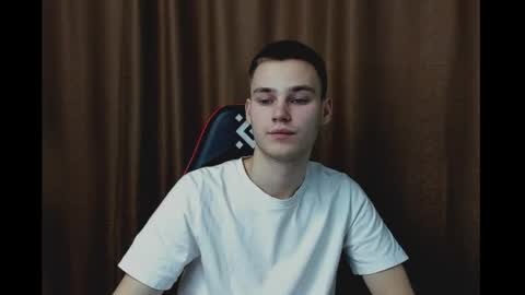 robert10211 online show from December 18, 5:52 pm