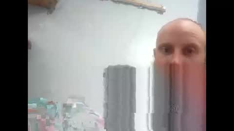 Snapshot of robertd5094 chatting on February 18, 3:21 am robertd5094 online show from February 18, 3:21 am