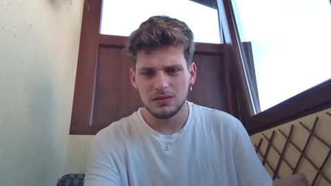 Snapshot of roberto_twink1 chatting on January 16, 9:05 am Roberto online show from January 16, 9:05 am