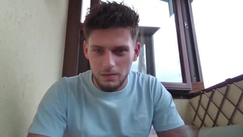 Snapshot of roberto_twink1 chatting on September 17, 5:52 am Roberto online show from September 17, 5:52 am