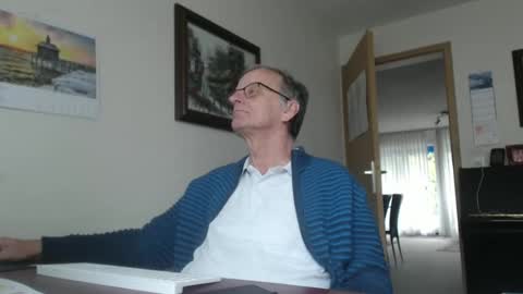 Snapshot of roboter0233 chatting on February 17, 2:04 pm roboter0233 online show from February 17, 2:04 pm