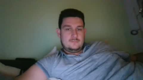 Snapshot of robtheman94 chatting on December 18, 8:57 pm Robin online show from December 18, 8:57 pm