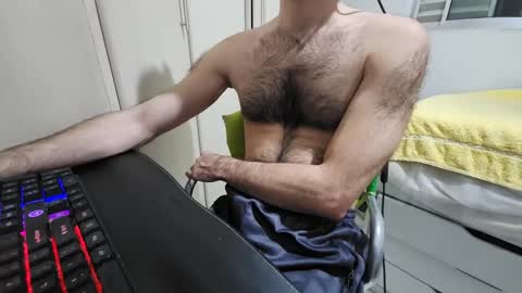 Snapshot of robwhiteguy chatting on December 19, 5:40 am robwhiteguy online show from December 19, 5:40 am