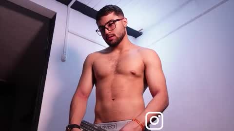 Roger Belmont online show from February 11, 2:49 am