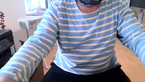 Snapshot of rolandloser1000 chatting on January 5, 9:59 am rolandloser1000 online show from January 5, 9:59 am