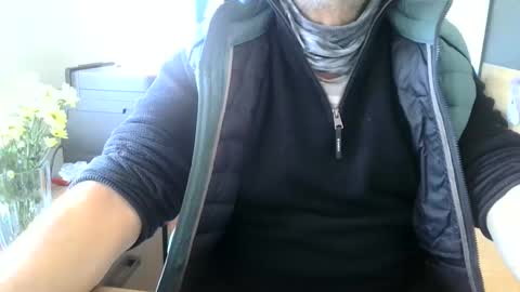Snapshot of rolandloser1000 chatting on February 24, 8:27 am rolandloser1000 online show from February 24, 8:27 am