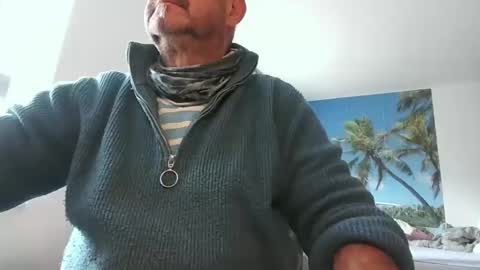Snapshot of rolandloser1000 chatting on October 4, 8:41 am rolandloser1000 online show from October 4, 8:41 am