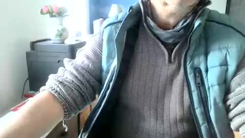 Snapshot of rolandloser1000 chatting on March 9, 4:00 pm rolandloser1000 online show from March 9, 4:00 pm