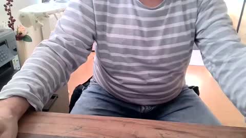 Snapshot of rolandloser1000 chatting on January 19, 1:22 pm rolandloser1000 online show from January 19, 1:22 pm