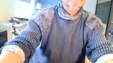 Snapshot of rolandloser1000 chatting on January 27, 12:48 pm rolandloser1000 online show from January 27, 12:48 pm