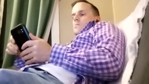 Snapshot of rollinhard2525 chatting on December 28, 7:00 am rollinhard2525 online show from December 28, 7:00 am