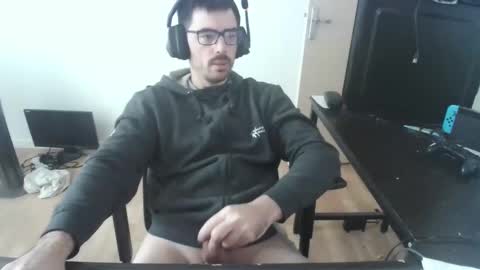 Snapshot of romainb72 chatting on December 4, 9:29 am romainb72 online show from December 4, 9:29 am