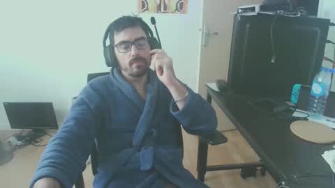 Snapshot of romainb72 chatting on January 3, 1:14 pm romainb72 online show from January 3, 1:14 pm