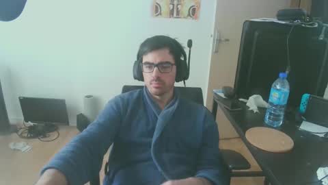 Snapshot of romainb72 chatting on February 13, 1:05 pm romainb72 online show from February 13, 1:05 pm