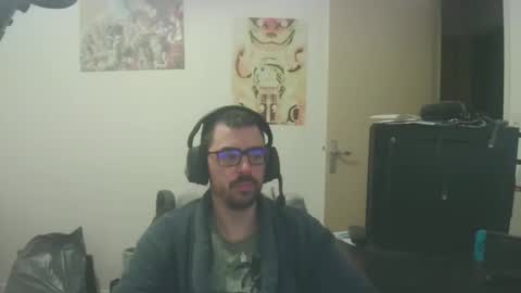 Snapshot of romainb72 chatting on March 6, 7:10 pm romainb72 online show from March 6, 7:10 pm