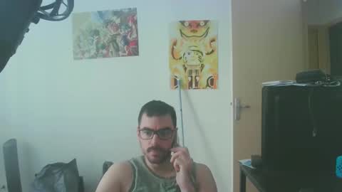 Snapshot of romainb72 chatting on March 7, 8:02 am romainb72 online show from March 7, 8:02 am