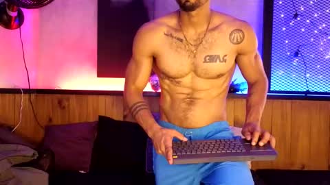 R O M E O  online show from February 18, 3:59 am