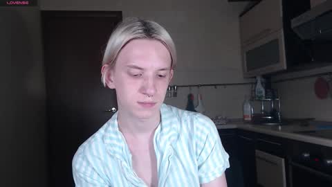 Snapshot of ron_vilss chatting on September 22, 12:37 pm Ron online show from September 22, 12:37 pm