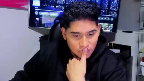 roswall25 online show from January 10, 7:34 am