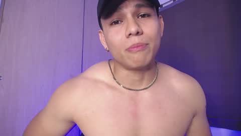 Snapshot of roy__constance chatting on February 28, 1:47 am Roy Constance online show from February 28, 1:47 am