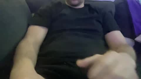 Snapshot of roythegil chatting on February 3, 12:58 am roythegil online show from February 3, 12:58 am