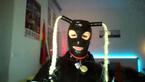 rubberlockedbitch1 online show from November 25, 4:31 pm