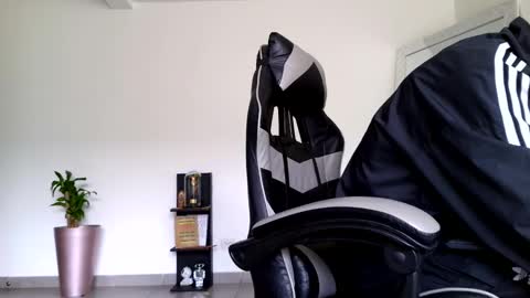  R U S S E L L  online show from October 16, 12:35 pm