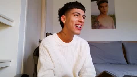  R U S S E L L  online show from March 24, 10:24 pm