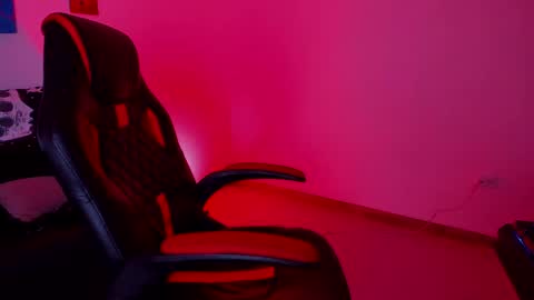 ryanlatiin online show from April 26, 7:17 am