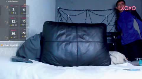Snapshot of ryannhill_ chatting on February 26, 6:15 am Ryannhill online show from February 26, 6:15 am