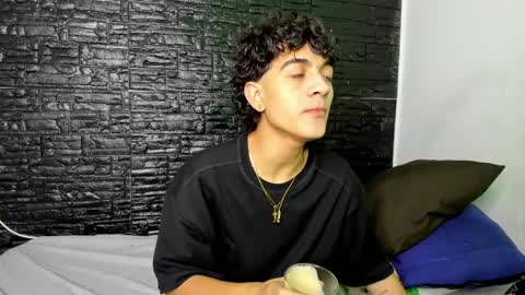 sam_369_ online show from March 4, 7:30 am